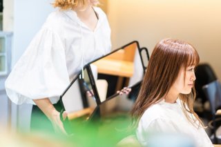 肌なじみ抜群！2026年の春夏人気ヘアカラーはコレだ