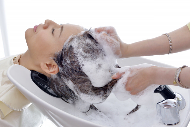 1日2回のシャワー習慣が髪を傷めているかも？