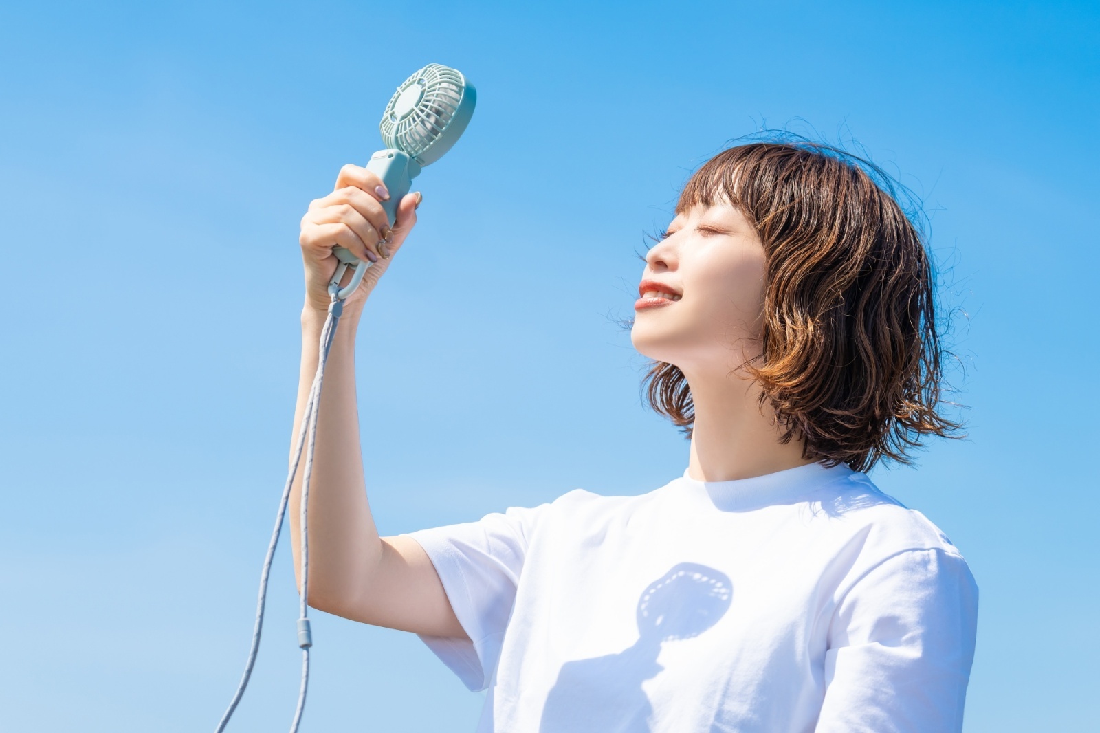 夏の髪を守る秘訣!爽快感たっぷりのヘアケアアイテム特集